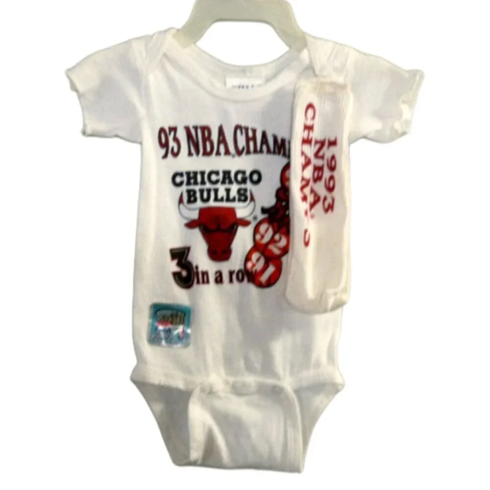 Vintage 1993 NBA Champs CHICAGO BULLS infant one piece cotton outfit & socks 12M